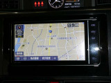 純正ナビを装備。タッチパネル式で使いやすく、お出かけもラクラクです。