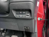 【ステアリングヒーター】寒い日はステアリングヒーターで指先から温めましょう。