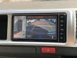 パノラミックビューモニター付きです。車両を上から見たような映像をディスプレイオーディオ画面に表示。運転席からの目視だけでは見にくい、車両周辺の状況をリアルタイムでしっかり確認できます。