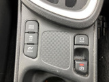 走行モードやEVモード、ブレーキ関連のスイッチがまとまり、用途に応じて必要な操作を選びやすい配置です。表示が確認しやすく、運転中も手元で扱いやすい点が便利です。