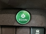 ★ECONスイッチ★ エコドライブを加速しよう!スイッチをONにすると、運転の仕方によるロスを抑え込み燃費をよくするようクルマが頑張ります(*^ー^*)燃費向上にチャレンジ♪