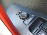 駐車時や狭い道でのすれ違い時に気を使うミラー。電動格納式ドアミラーはそんな時に便利です。