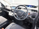 ◆視界広々で非常に運転しやすくロングドライブでも疲れを感じさせないすっきりとまとまったインパネ周りです。