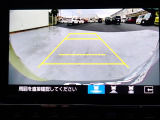 ◆【リアカメラ】が装着されています。リバースに入れるだけで映ります。後方の安全確認や、狭い駐車場での車庫入れ、雨の日や夜間など視界の悪い時に便利です。安全にバックする為には欠かせない装備です。