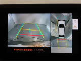 パノラミックビューモニター付きです。車両を上から見たような映像をモニター画面に表示。運転席からの目視では見にくい、車両周辺の状況をリアルタイムでしっかり確認できます。