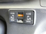 電動スライドドアのスイッチで車内からもスライドドアの開閉ができます。イージークローザー機能で半ドアになることも防止してくれます。