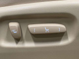 【パワーシート】電動でシートポジションの変更が可能です。手動式より細かくシート設定が可能ですのでより快適な姿勢でドライブを楽しんで頂けるでしょう。