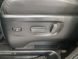 パワーシート搭載。微妙な調整が手軽にでき、ピッタリなポジションで運転することが可能です。