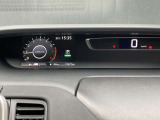 メーター内のディスプレイには運転をサポートするさまざまな情報を表示。