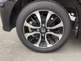 純正アルミホイールです。足元が引き立つので、車全体のイメージがアップしますよ!