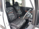 お車選びをお楽しみ頂けるよう、在庫車の展示スペースを十分に確保しております。