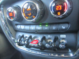 運転席・助手席にシートヒーター装備済でございます!