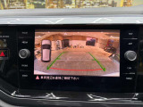 【バックカメラ】運転席から画面上で安全確認ができます。駐車が苦手な方にもオススメな便利機能です。