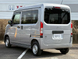 縦長のリアコンビネーションランプが印象的なN-VAN!スクエアなボディラインが軽バンらしい力強さと実用性を演出してくれます!