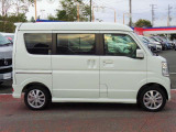 中古車だからこそボディーコーティングがおすすめ!下地処理が重要なコーティングはもちろんプロの施工でピカピカに仕上げます。濃色車は親水性、淡色車は撥水性のものがオススメです!