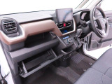 納車の前にはエンジンオイル、オイルエレメント、エアクリーナー、クーラント、バッテリー、ワイパーゴムのチェックまたは交換を行います!