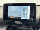 バックモニター付なので後退時に後方が見えるので安心。 車は構造上、死角がたくさんなので万が一を考えると必須ですね。 あくまで補助の為の装備、バックは目視で確認する事が重要ですよ。