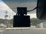 ドライブレコーダー付きです♪お客様の安心安全のため、そして大切な愛車を守るため、今や必需品ですね♪
