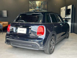 かわいいテールのデザインはほかの車にはない魅力があります。ひと目で&ldquo;MINI&rdquo;とわかるデザインです。