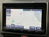 純正ナビを装備。タッチパネル式で使いやすく、お出かけもラクラクです。