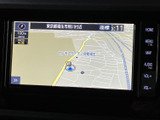 道路や現在地の目印が地図上に表示され、周辺の位置関係を確認しながら目的地までの道順を把握できます。画面上で地図を見ながら、行き先の確認に活用できます。