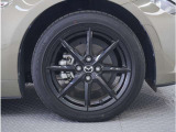 【純正アルミホイール】外観にマッチした純正アルミホイールを装着しております。スタッドレスタイヤも取扱いしております。是非ご相談ください。