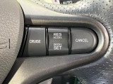 【クルーズコントロール】高速道路もラクラク走行。アクセルを離しても一定速度で走行ができ、長距離運転時の負担を軽減!加速・減速も簡単なスイッチ操作で調整できます。