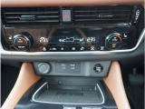 オートエアコン☆運転席と助手席の設定温度をそれぞれ独立して調整できるエアコン独立温度調整機能を搭載!