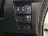 【両側電動スライド】スライドドアは両側電動スライドドアになっております。運転席からの開閉も出来、リモコンキーでも離れたところから開閉出来ますので大変便利な装備です。