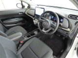 シンプルで使いやすいデザインの運転席です。