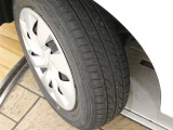 ※夏タイヤ新品納車※新品タイヤで納車いたします♪溝が少ないままだとスリップしたりブレーキ時の制動距離が長くなってしまいます。交換までまだまだ余裕があるのは経済的にも助かります