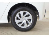 純正14インチスチールホイルでフルキャップです。タイヤサイズは175/70R14になります!