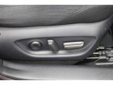 パワーシート搭載。微妙な調整が手軽にでき、最適なポジションで運転することが可能です。