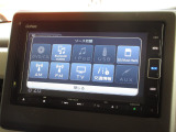 ナビゲーションは純正メモリーナビを装着しております。AM、FM、CD、DVD再生、Bluetooth、音楽録音再生、フルセグTVがご使用いただけます。初めて訪れた場所でも安心ですね!