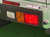 視認性に優れたリヤコンビネーションランプ(LEDテール&ストップランプ)で省電力・長寿命化を実現。