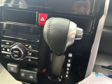 スムーズな操作感のシフトレバー