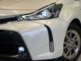 【LEDヘッドライト】悪天候や夜間走行時も良好な視界を確保し安心して運転できる高輝度LEDヘッドライトを装備!点灯速度が早く、消費電力も抑えられています。