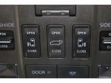 両側電動スライドドアはドアの直接操作以外にも運転席からのスイッチ操作やリモコン操作でも開閉が可能!狭い駐車場などでもドアの開閉が楽々・安心ですね!