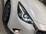 LEDヘッドライト装備!明るい白色光で夜間走行時の高い視認性を確保し、LEDならではの省電力化で低燃費にも貢献しています。