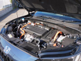 エンジンルーム・2.0L 直噴エンジン&2モーターハイブリッドシステム