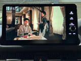 テレビ映像を画面で楽しめる装備です。停車中の待ち時間などに視聴でき、車内で過ごす時間の選択肢が広がります。操作部も画面脇にまとまり、必要な項目を選びやすい配置です。