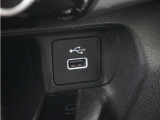 ◆USBチャージャー◆使いやすい場所に装備されています。