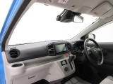 ダイハツのお店では、ダイハツ車を知り尽くしたプロフェッショナルが、専用の診断機器を使って各システムを点検しております。