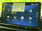 ナビや電話、スマートフォン連携などのメニューを画面から選べます。ホーム画面に機能が整理されており、目的に合わせて確認しやすい構成です。日々の移動を便利に支えてくれます。