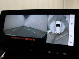 車両を上から見たような映像をナビ画面に表示するパノラミックビューモニター(床下透過表示機能付)搭載。運転席からの目視だけでは見にくい、車両周辺の状況をリアルタイムで確認できます。