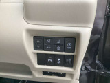 衝突被害軽減ブレーキをはじめとして、各種安全装備が充実しております。詳しくはスタッフまでお尋ねください。