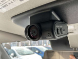 【ドライブレコーダー/車室内】車室内カメラによる車内および車側面の撮影記録が駐車時の安心を高めるとともに、走行中の幅寄せ対策や後方撮影(リヤガラス越し)にも対応しています。