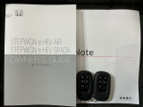 スマートキーは鍵をバッグに入れたままでもドアロックの開閉やエンジンのON・OFFができます。夜間や雨の日も鍵を探さなくて良いので便利です。