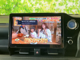 テレビ番組を停車中に画面で視聴でき、休憩時など車内で過ごす時間にも活用できます。画面に番組内容が表示されるため、停車中の気分転換として楽しめる装備です。