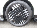 おしゃれは足元から♪♪『205/50R17インチ』♪♪日産純正アルミホイールをはいております♪♪